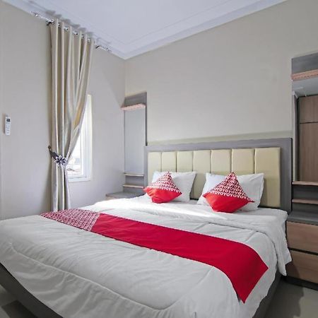 Oyo 91681 Raysa Homestay Pekanbaru Esterno foto