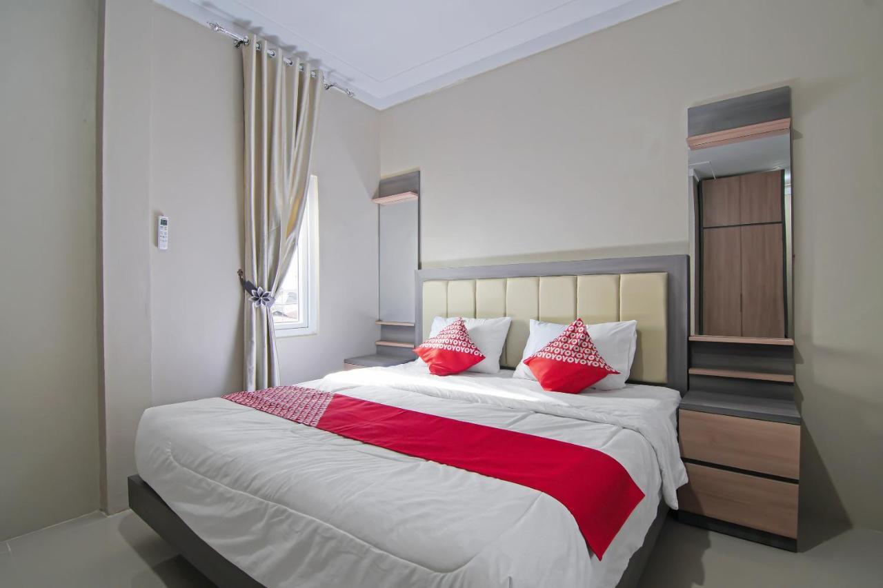 Oyo 91681 Raysa Homestay Pekanbaru Esterno foto