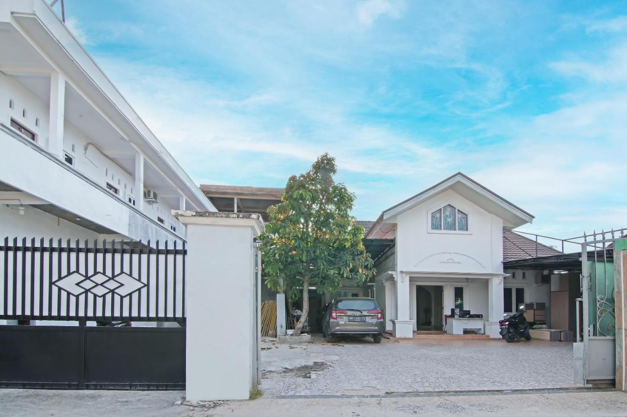 Oyo 91681 Raysa Homestay Pekanbaru Esterno foto