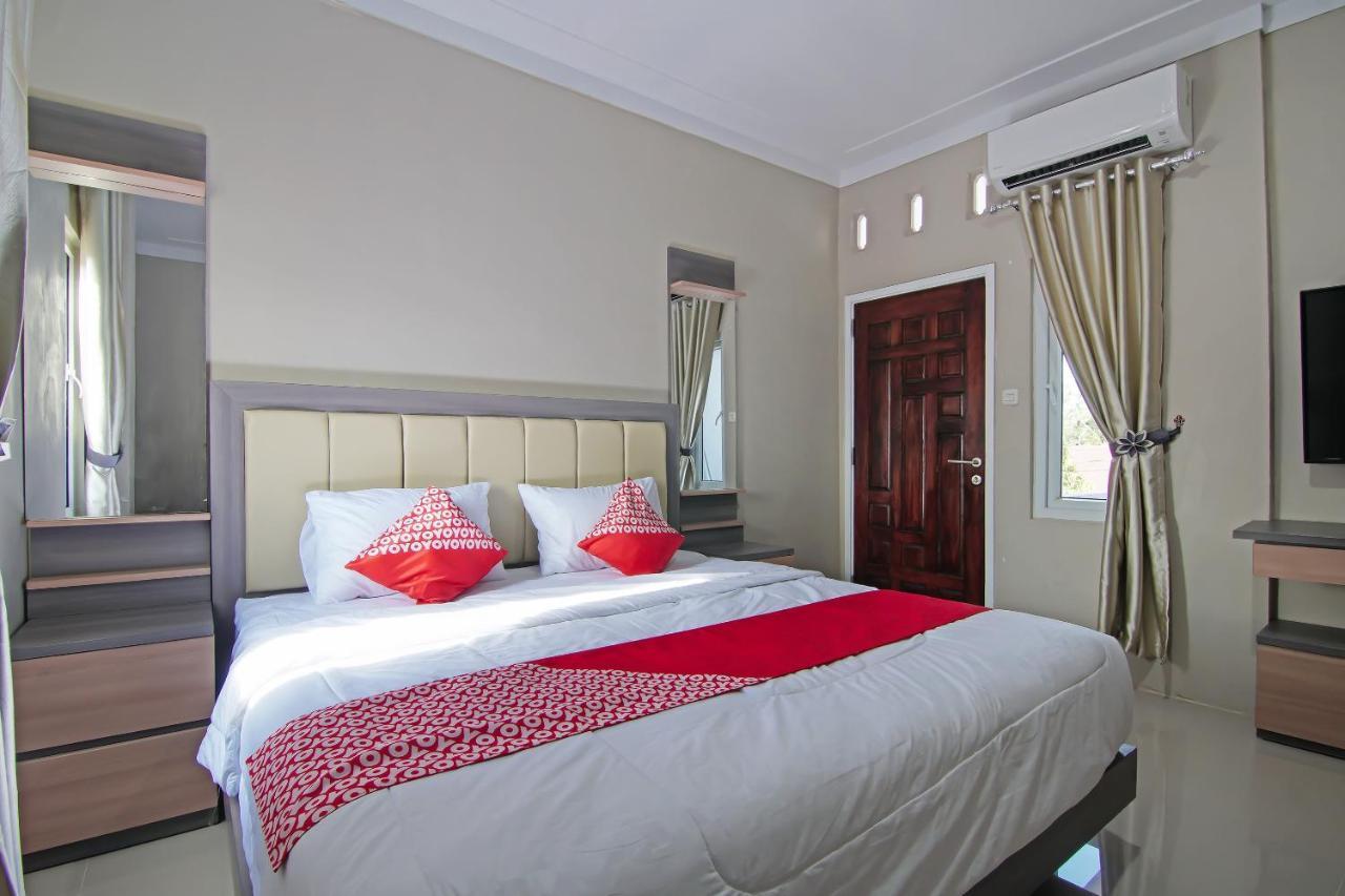 Oyo 91681 Raysa Homestay Pekanbaru Esterno foto