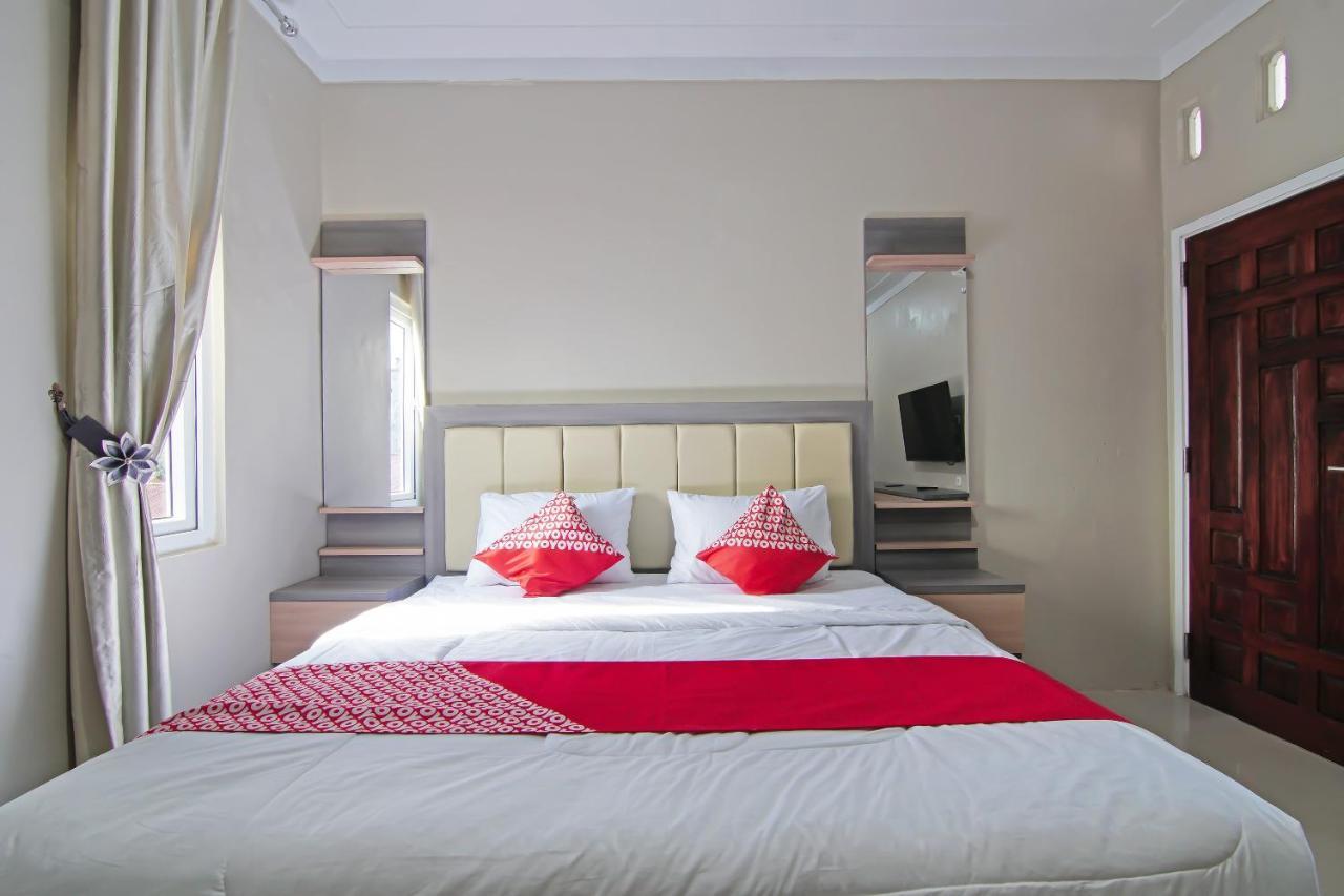 Oyo 91681 Raysa Homestay Pekanbaru Esterno foto