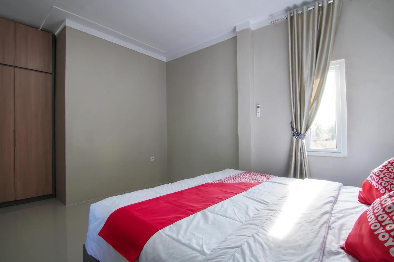 Oyo 91681 Raysa Homestay Pekanbaru Esterno foto
