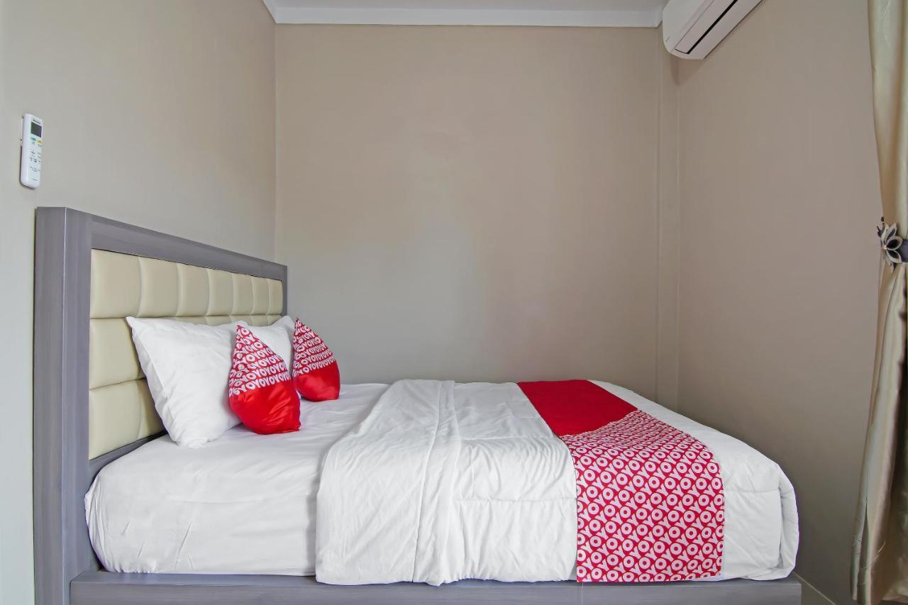 Oyo 91681 Raysa Homestay Pekanbaru Esterno foto