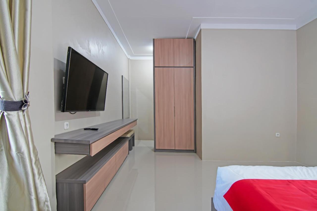 Oyo 91681 Raysa Homestay Pekanbaru Esterno foto