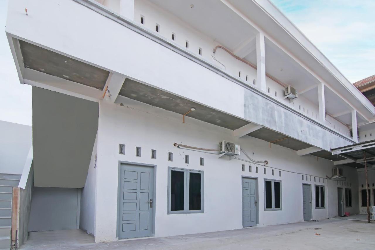 Oyo 91681 Raysa Homestay Pekanbaru Esterno foto