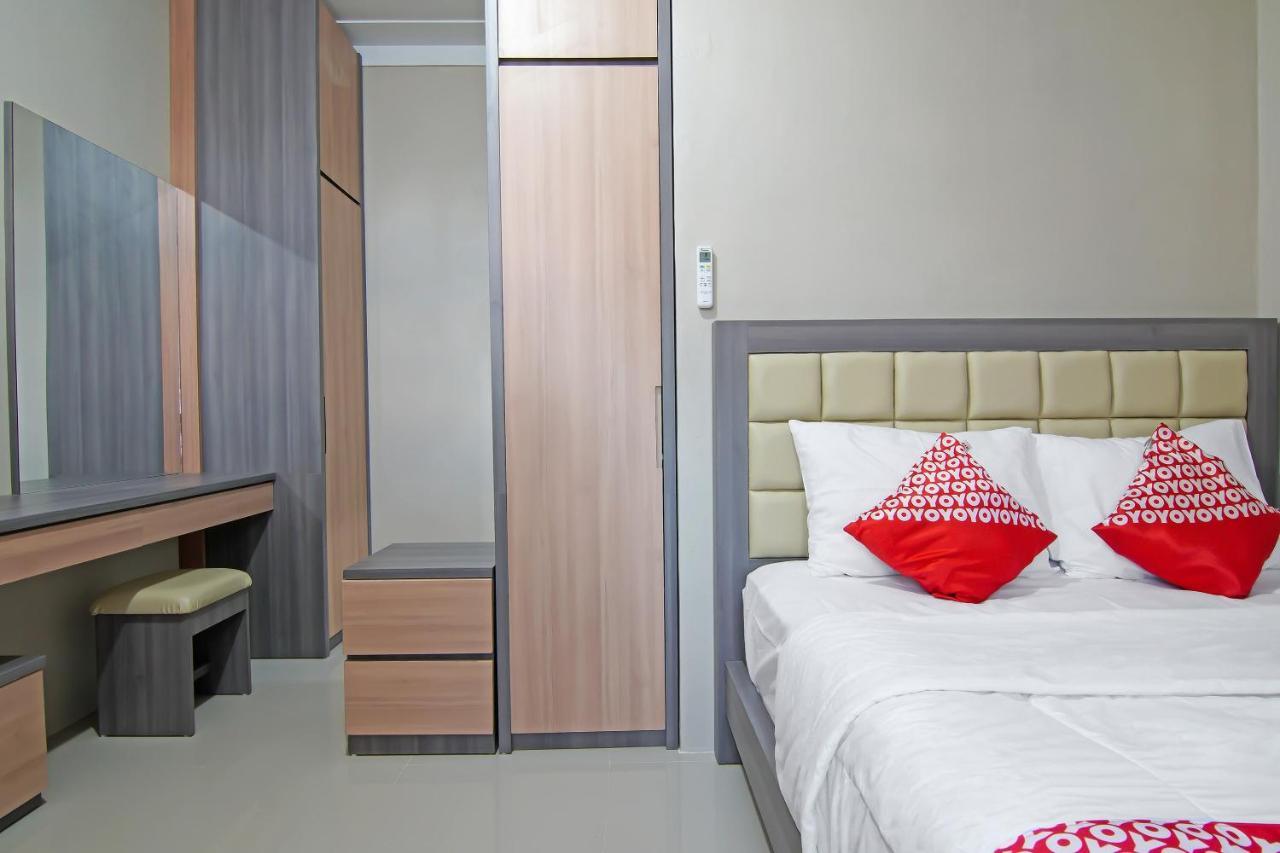 Oyo 91681 Raysa Homestay Pekanbaru Esterno foto
